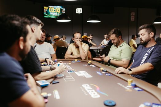 Master Online Poker: Debunking Myths and Boosting Your Game
